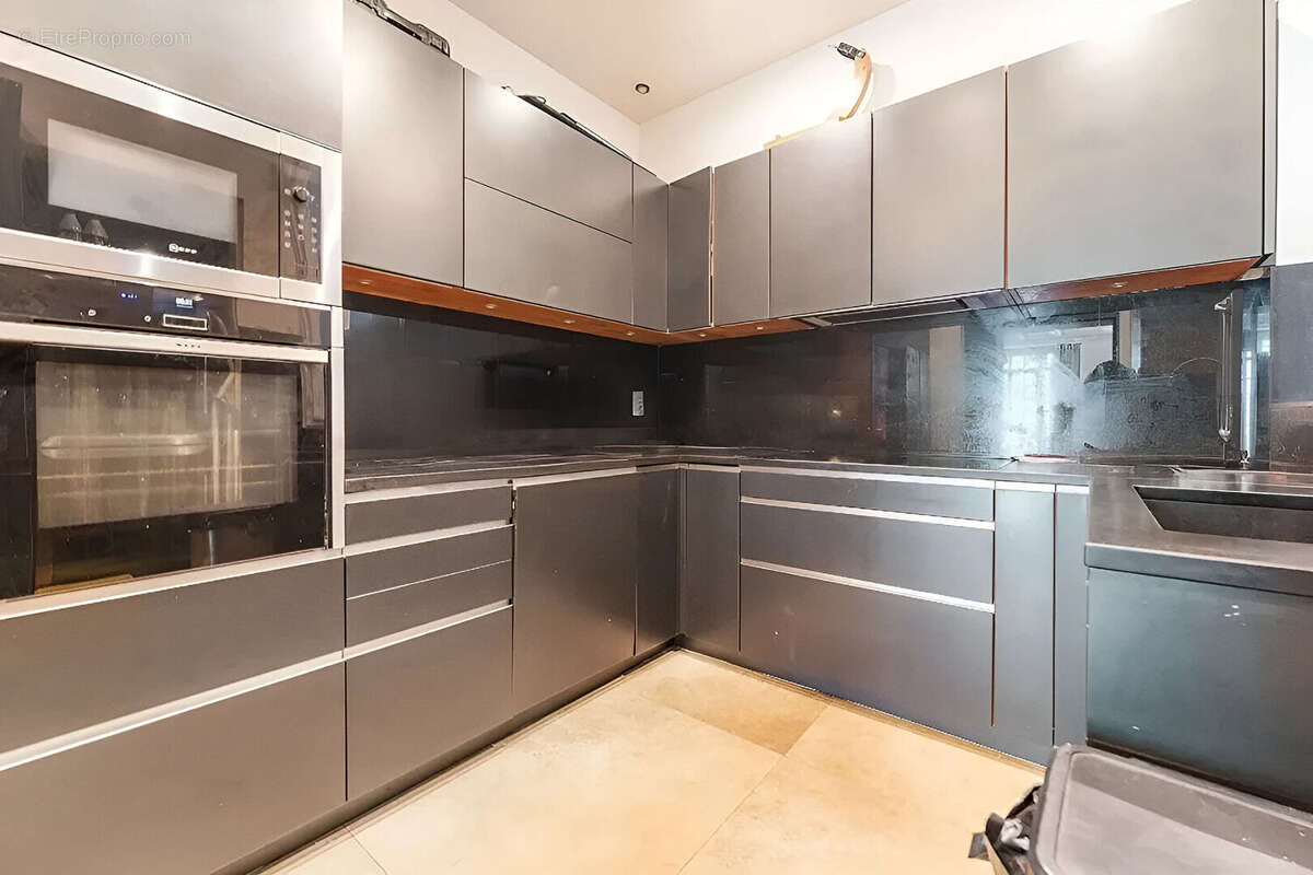 Appartement à NEUILLY-SUR-SEINE