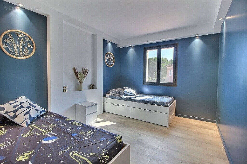 Maison à ROQUEBRUNE-SUR-ARGENS