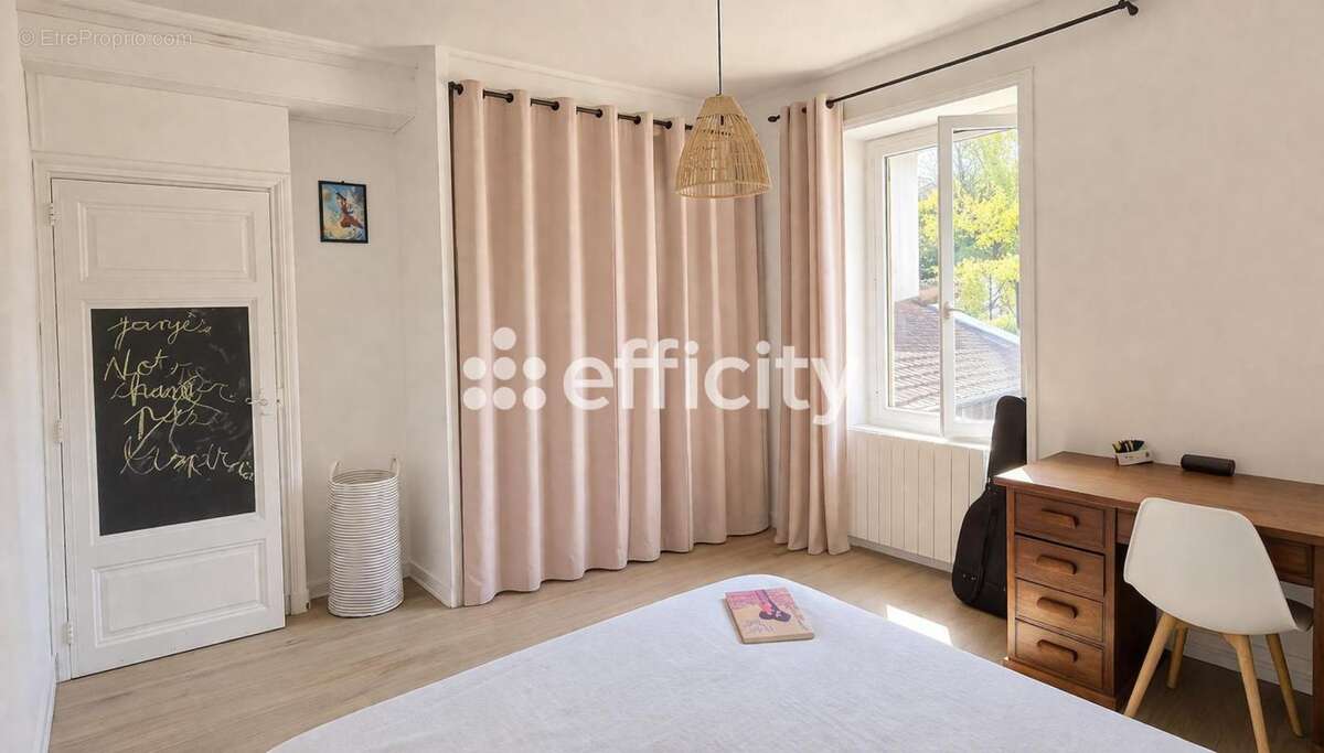 Maison 150 m² à Salles-Arbuissonnas-En-Beaujolais  - photo 8