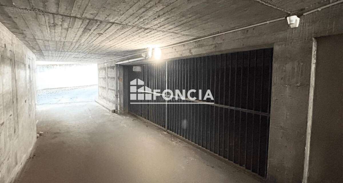 Parking à CLERMONT-FERRAND