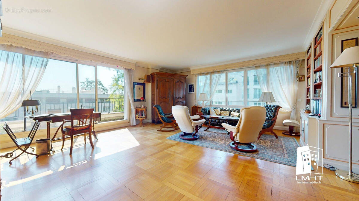 Appartement à VILLE-D&#039;AVRAY