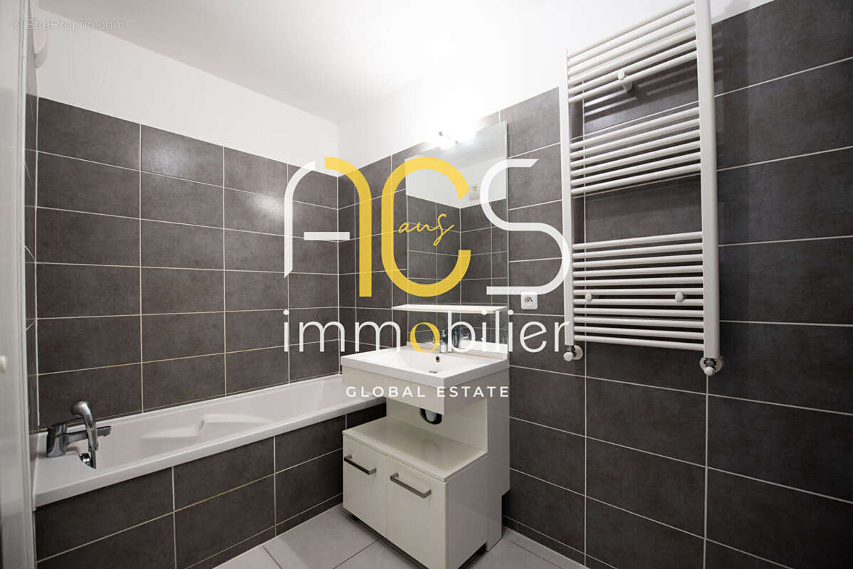 Appartement à CHATEAUNEUF-LES-MARTIGUES