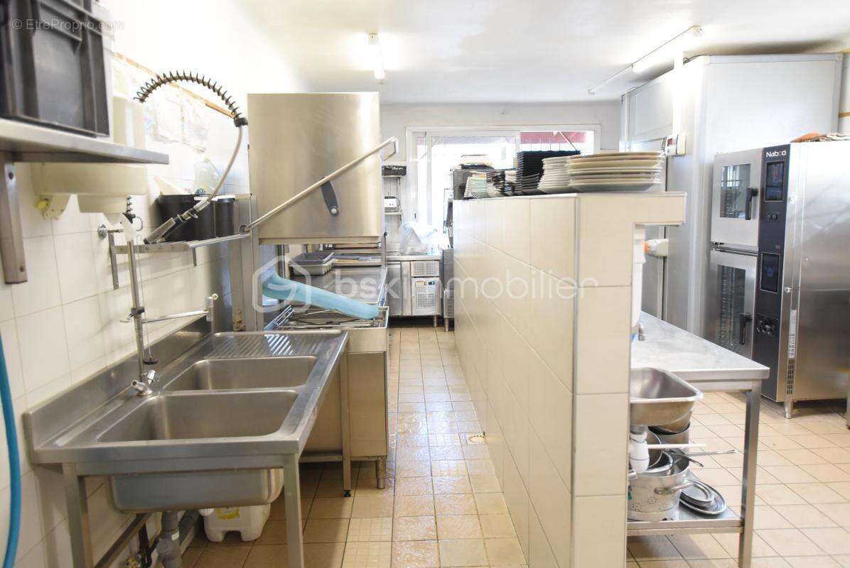 Commerce à AUREILHAN