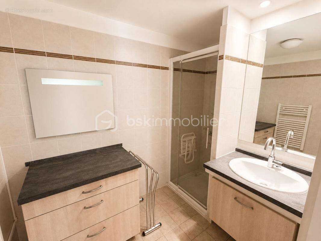 EXCLUSIVITÉ – Superbe T3 avec terrasse de 15 m² ET PLACE DE PARKING dans la résidence la plus prisée de Lamalou-les-Bains ! - photo 10