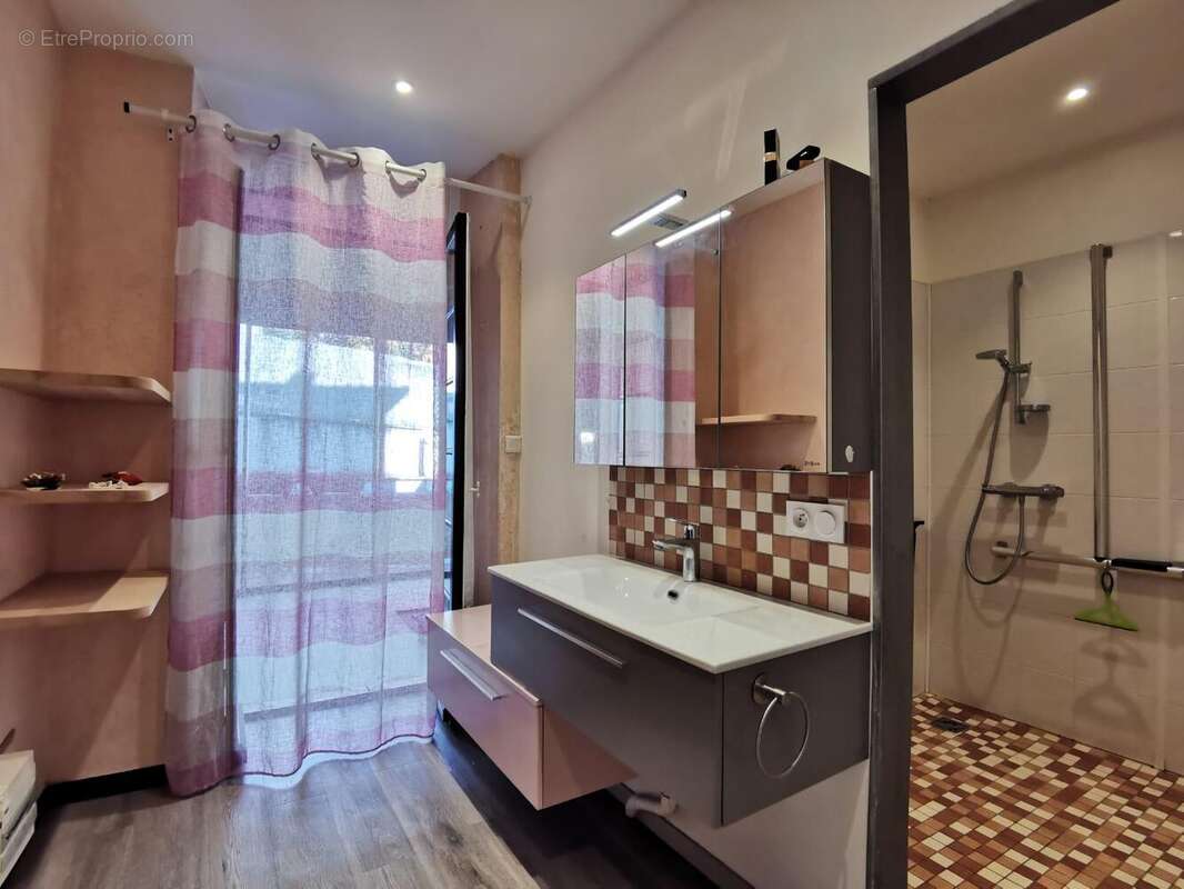   - Appartement à AUBENAS