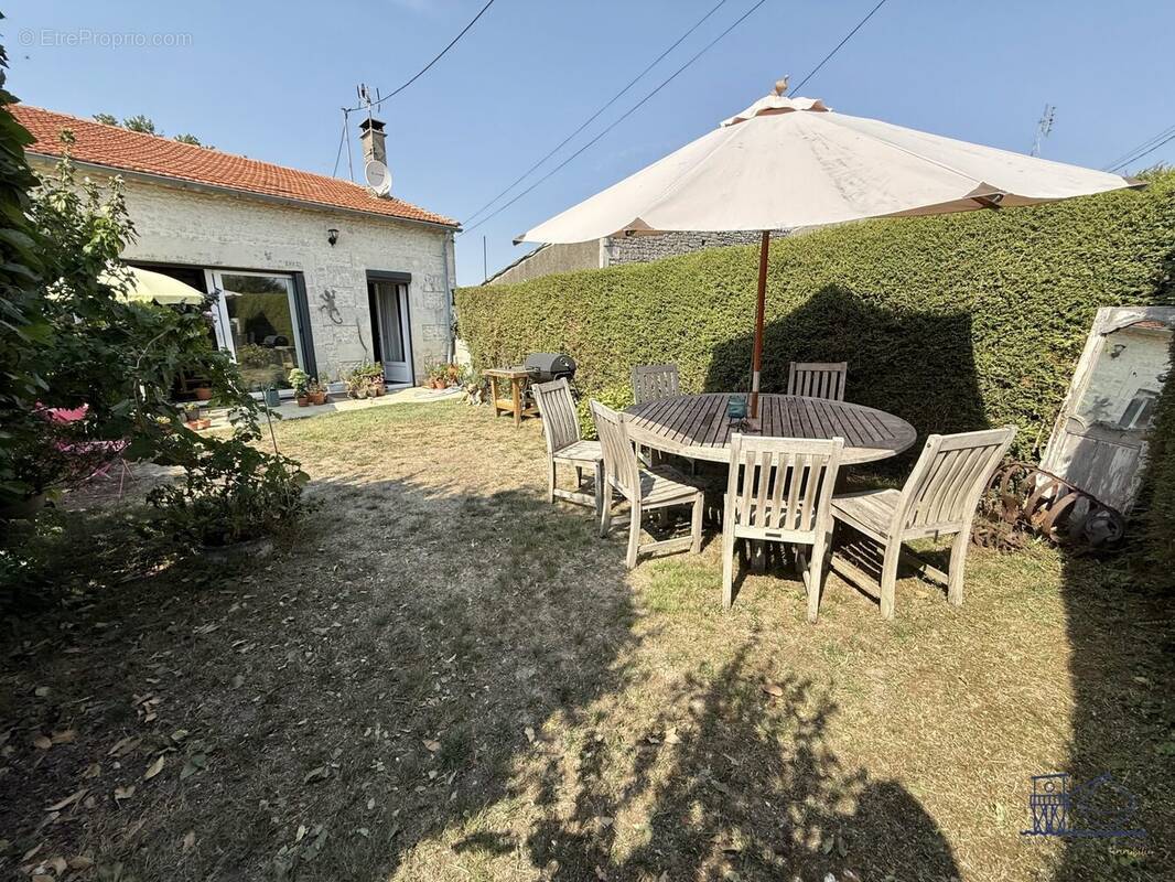 Maison à CHENAC-SAINT-SEURIN-D'UZET