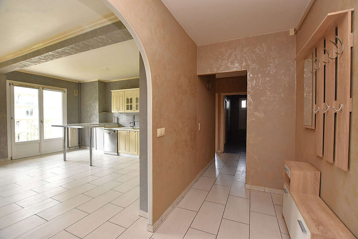 F3 de 75 m² avec garage, ascenseur et balcon - photo 7