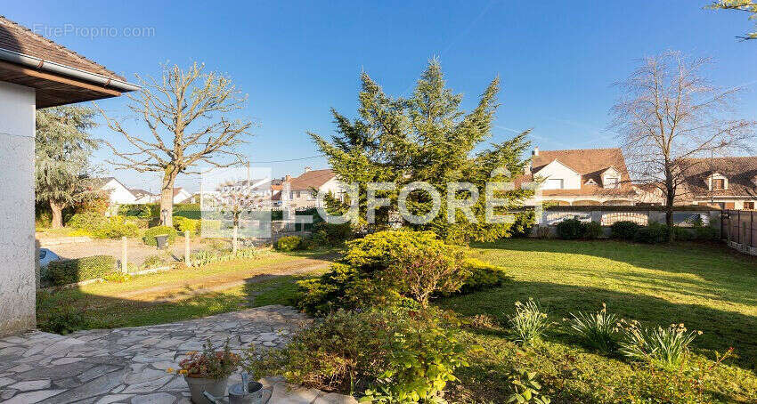 Maison à LA QUEUE-EN-BRIE