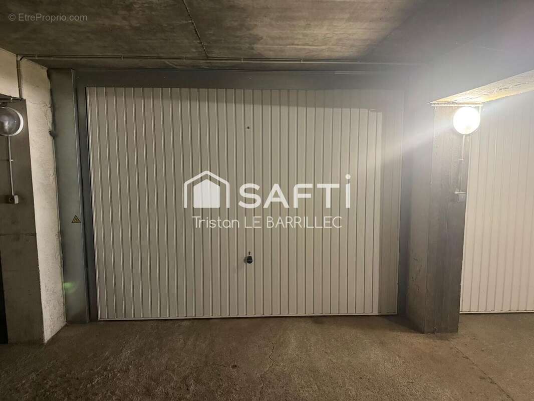 Photo 2 - Parking à NIMES