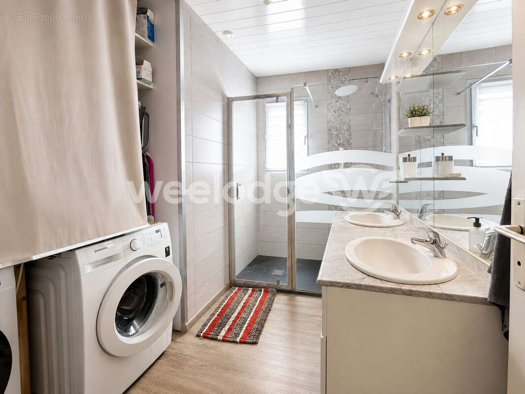 Salle d'eau - Maison à MAUVES-SUR-LOIRE