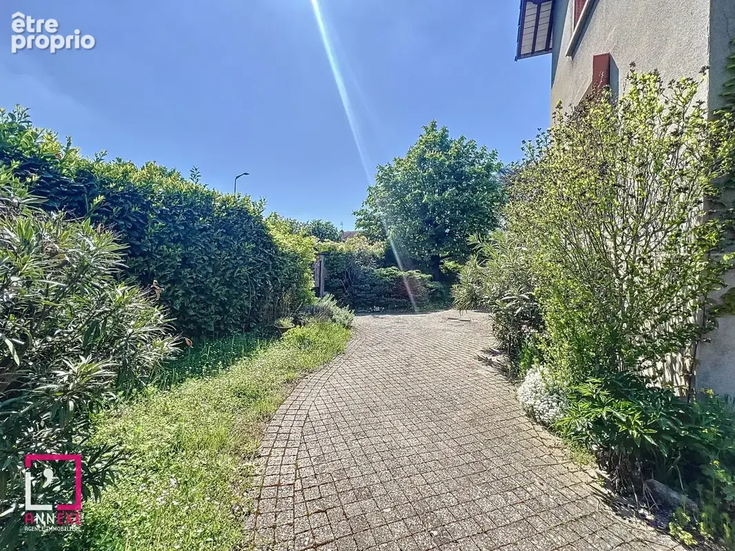 Maison 6 pièces 137 m² à vendre à Sainte-Foy-Les-Lyon (69110) - photo 3