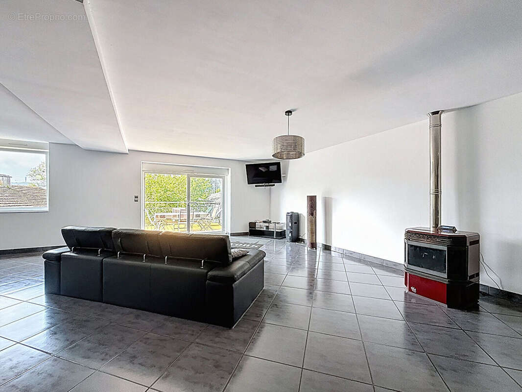 Maison à NEUFCHATEAU