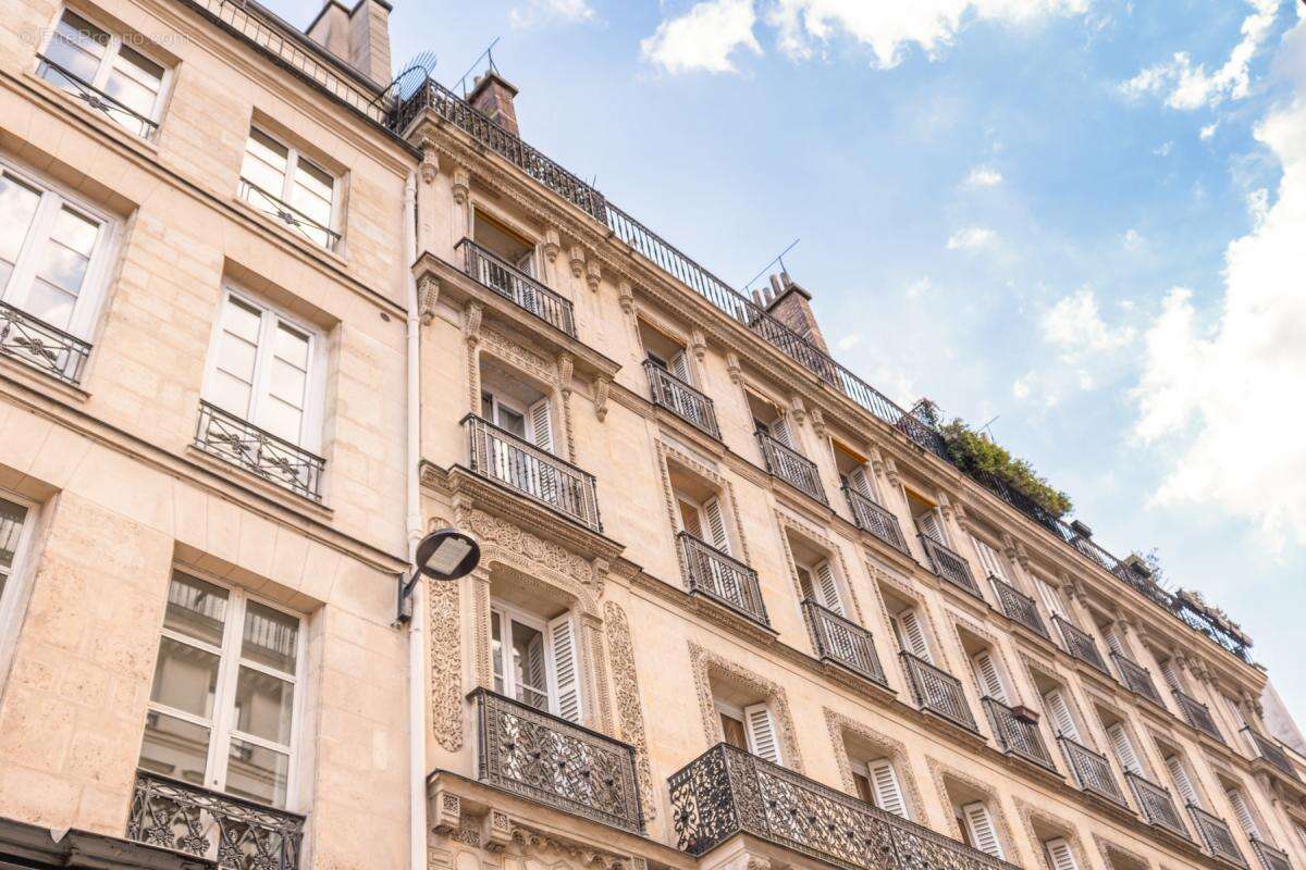 Appartement à PARIS-1E