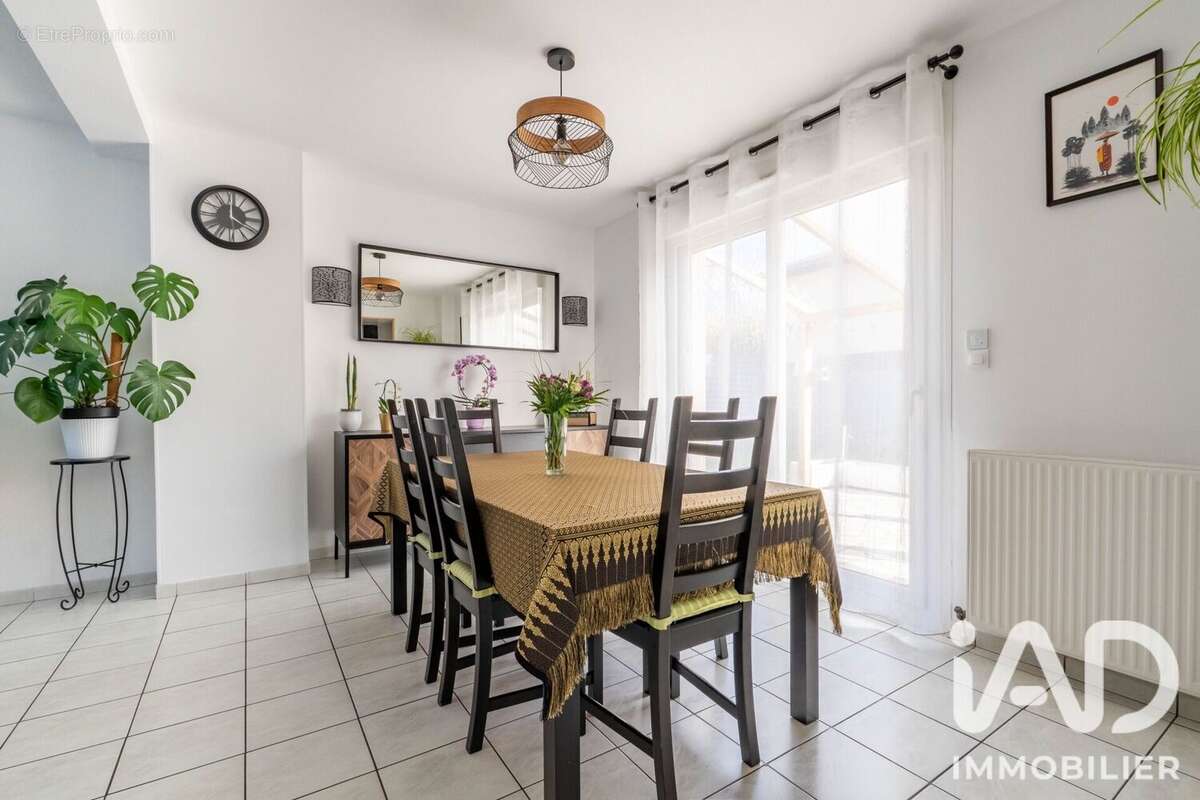 Photo 3 - Maison à CHAMPS-SUR-MARNE