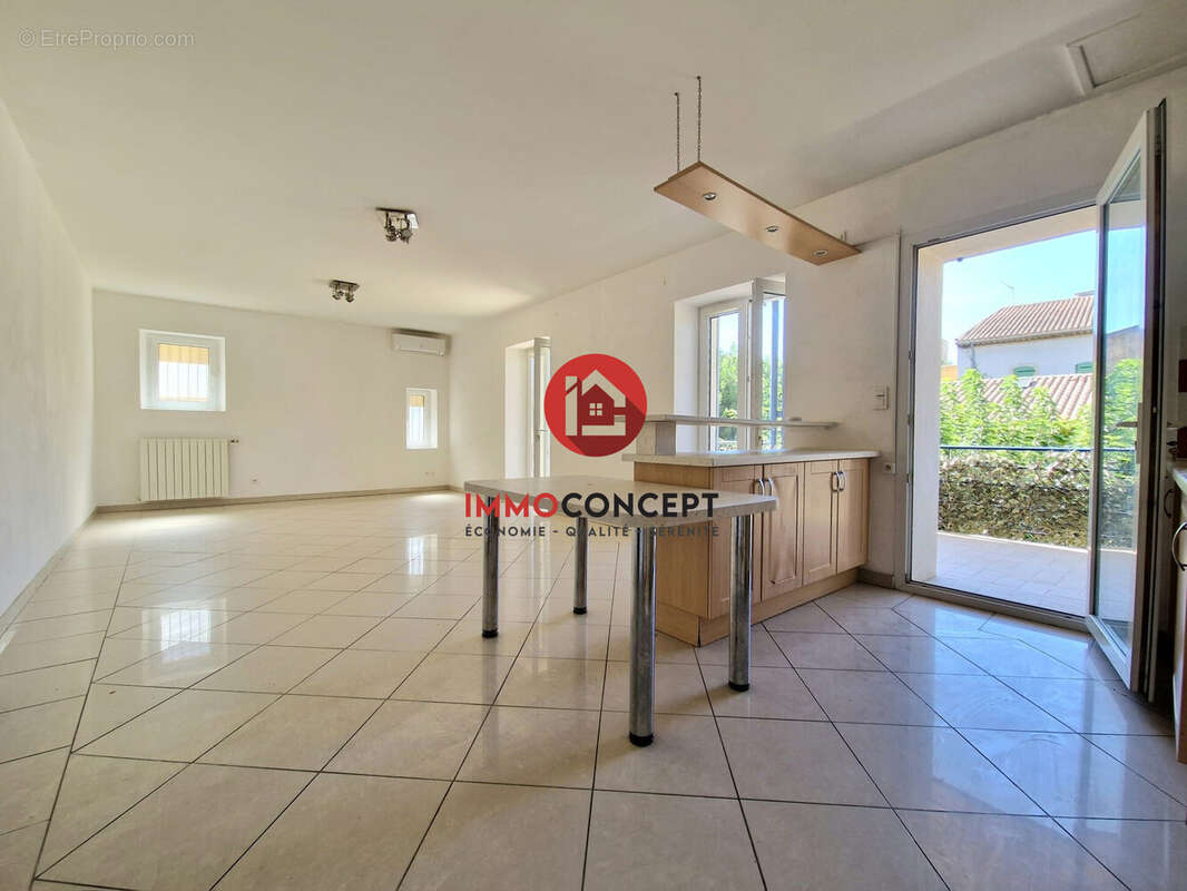 Appartement à BAGNOLS-SUR-CEZE