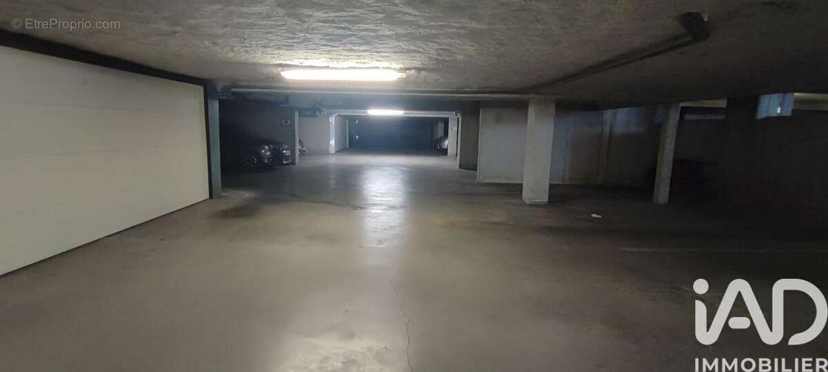 Photo 4 - Parking à ROUBAIX