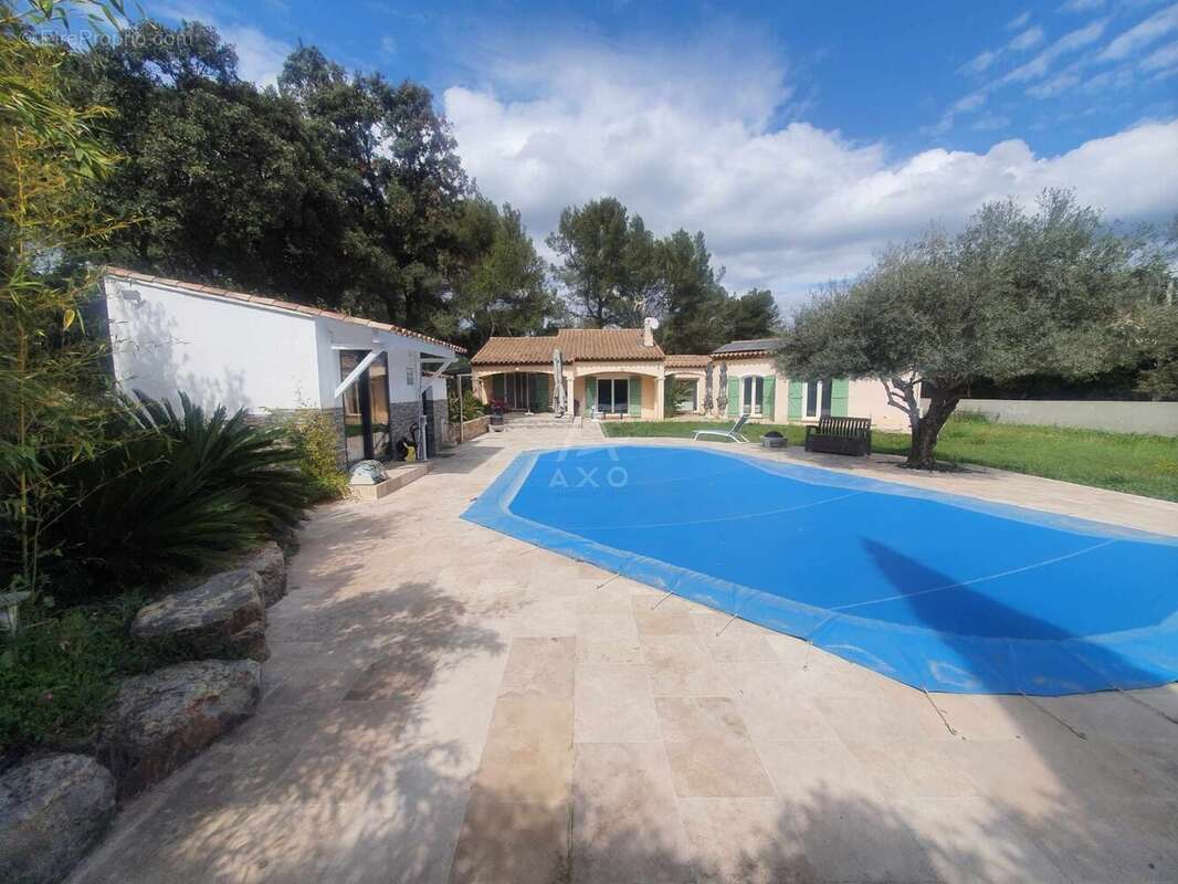 Villa, 3 chambres, terrain 2530m² avec piscine - photo 2