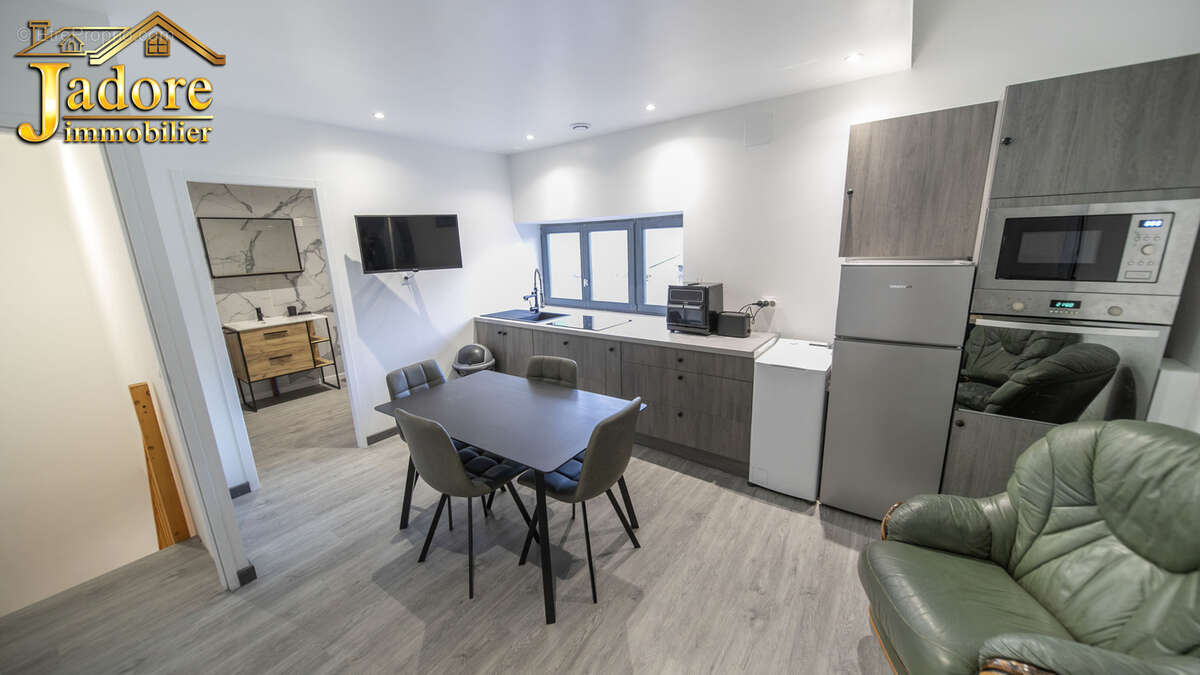 Ensemble immobilier entierement renove - photo 23