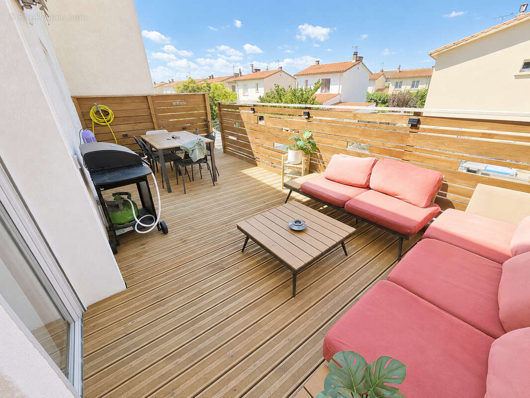 A 10 mns de narbonne, superbe maison de type 5 avec jardin, garage et piscine. en parfait etat. - photo 4