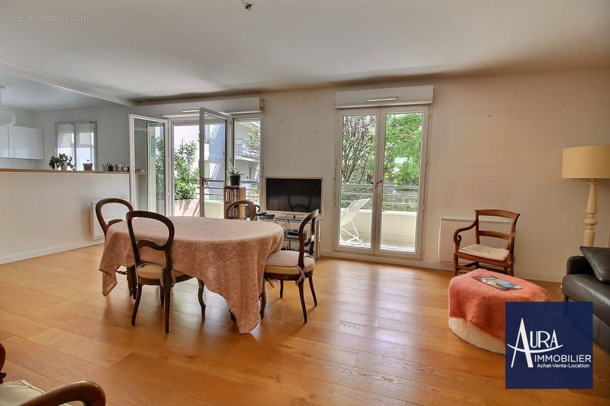 0_0005 - Appartement à LES LILAS