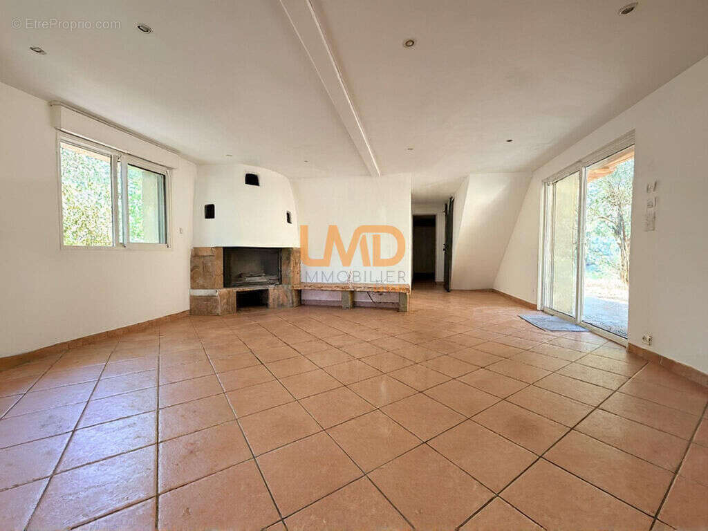 Callas Var – Maison 4 chambres, 1917 M² et beau potentiel - photo 6