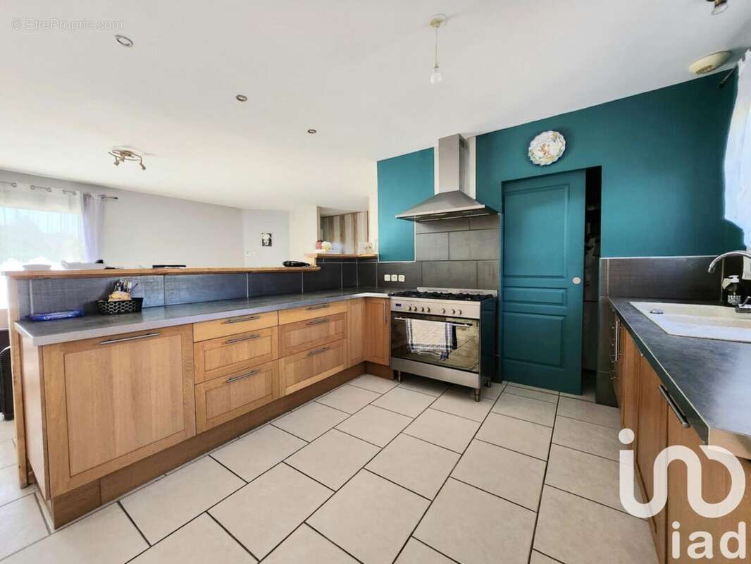 Maison 134 m² à Saint-Cyr  - photo 9