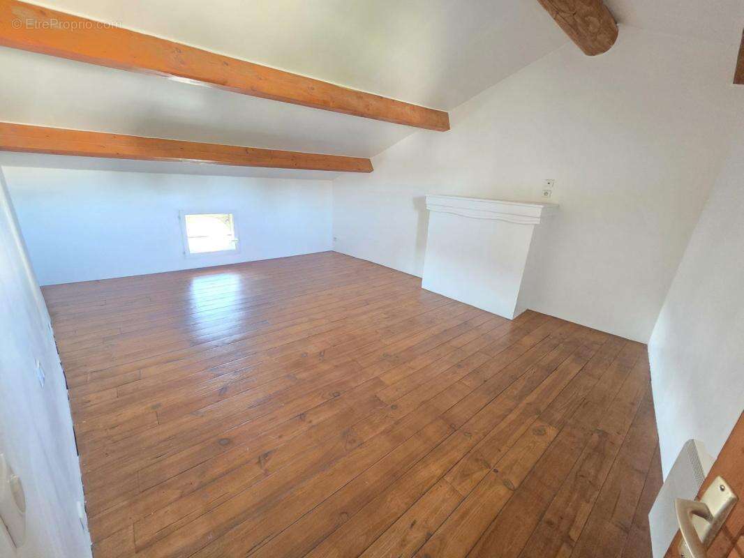 Appartement à MONTAREN-ET-SAINT-MEDIERS