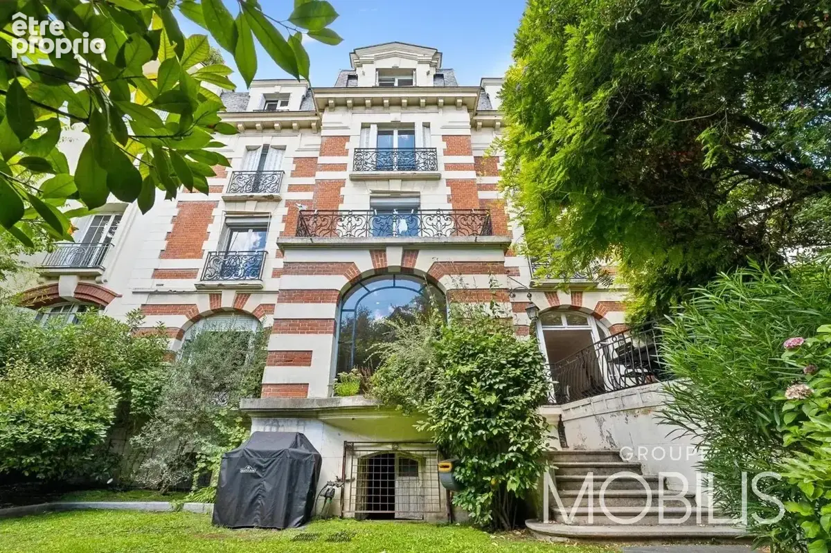 Appartement à NEUILLY-SUR-SEINE