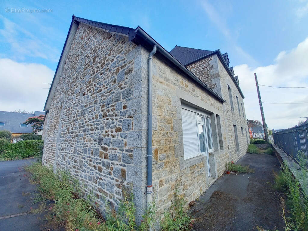 Appartement à MONTOURS