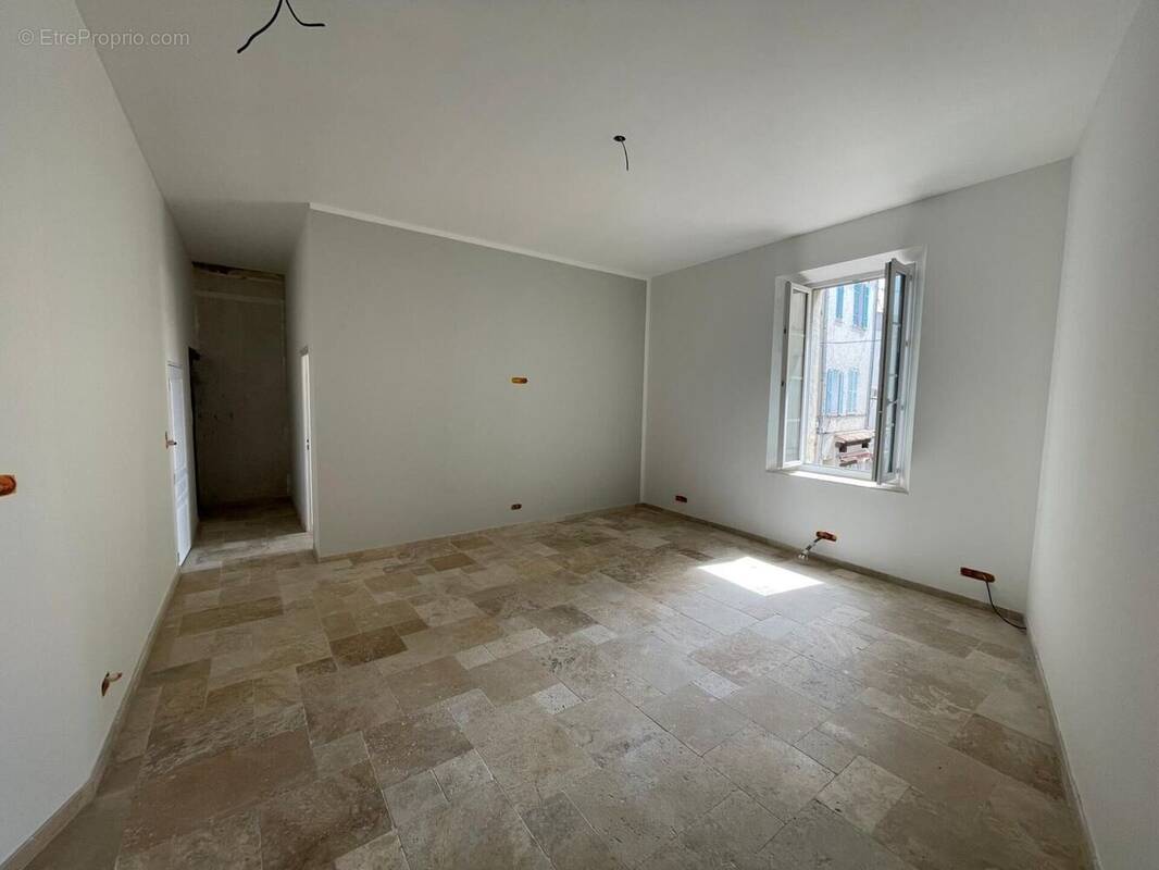 Photo 1 - Appartement à LE LUC