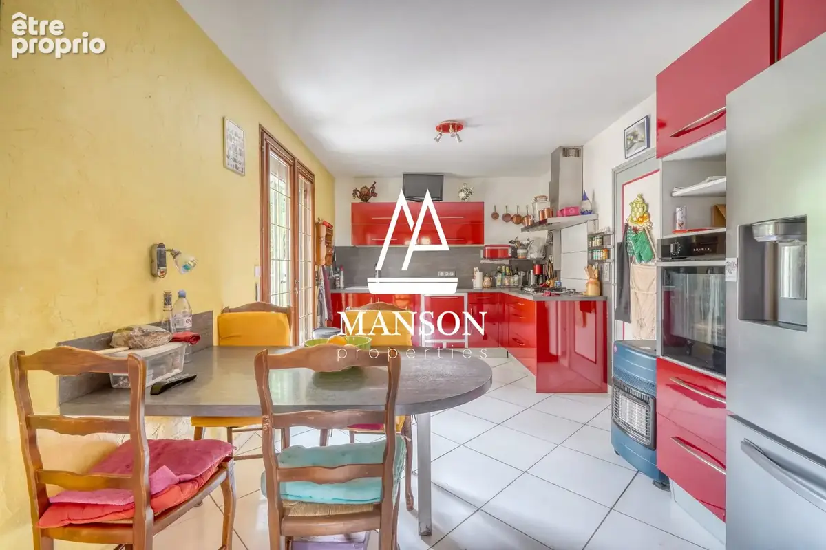 Maison 200 m² à Sainte-Eulalie  - photo 3