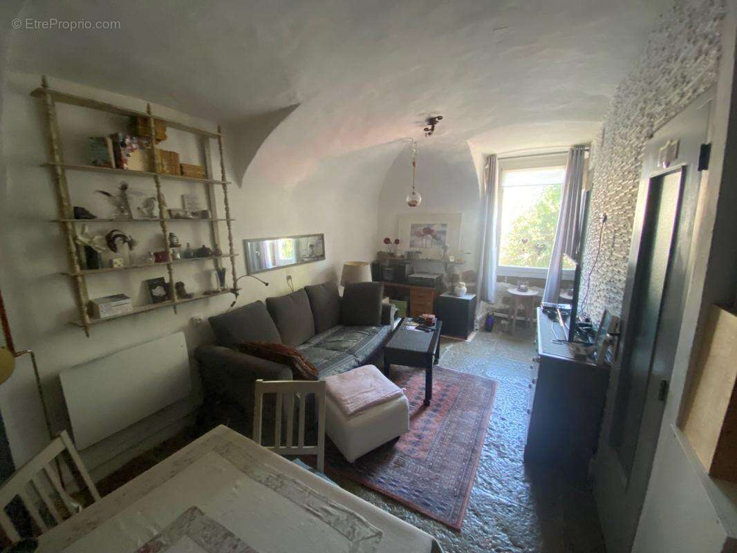 Appartement à BERRIAS-ET-CASTELJAU