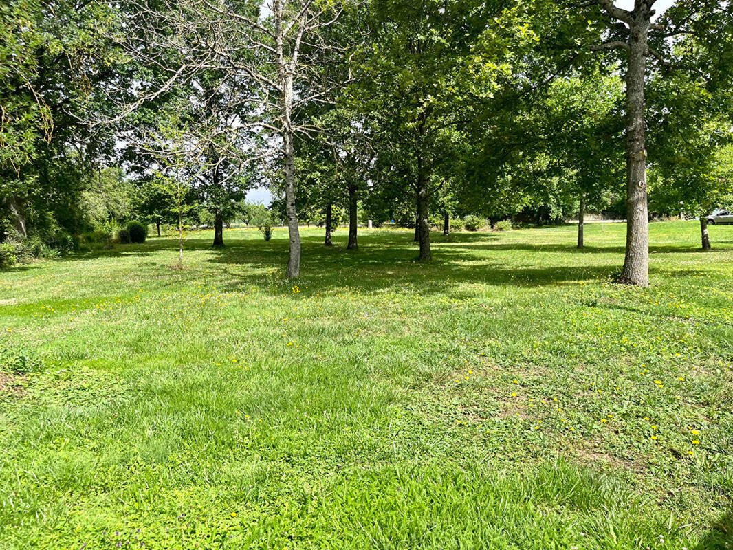 Terrain à CHEVANNES