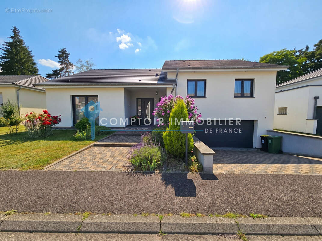 Maison individuelle de 135 m2 avec jardin et garage double dans un quartier recherché de Forbach - photo 2