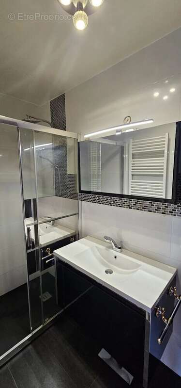 Maison à SOLLIES-PONT