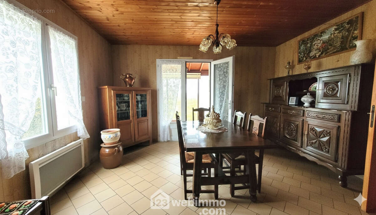 Et son côté salle à manger ouvert sur la véranda - Maison à LONGEVILLE-SUR-MER