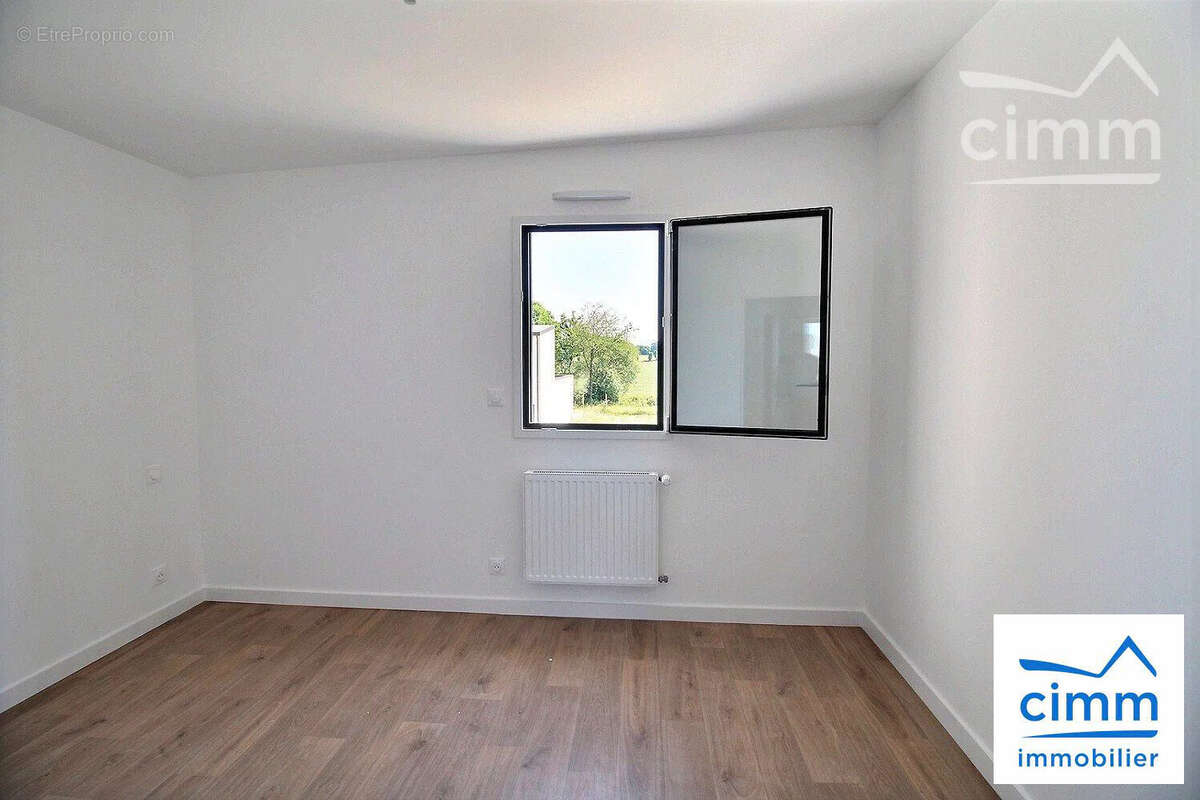 Maison à NOYAL-CHATILLON-SUR-SEICHE