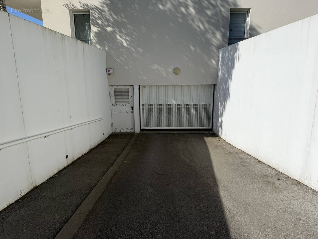 Parking à SAINT-AVE