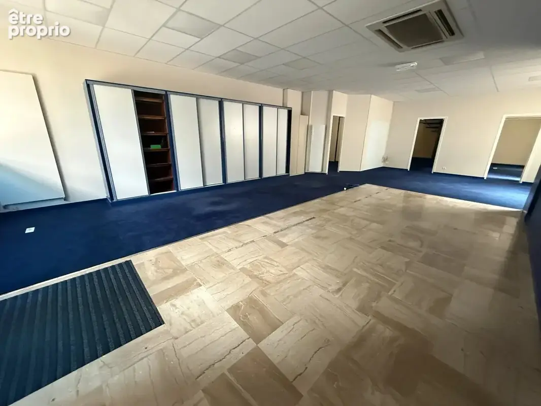 Local professionnel - 163 m² - photo 1