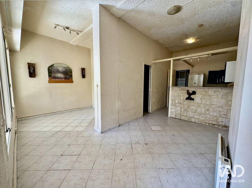 Photo 1 - Commerce à MARSEILLE-13E