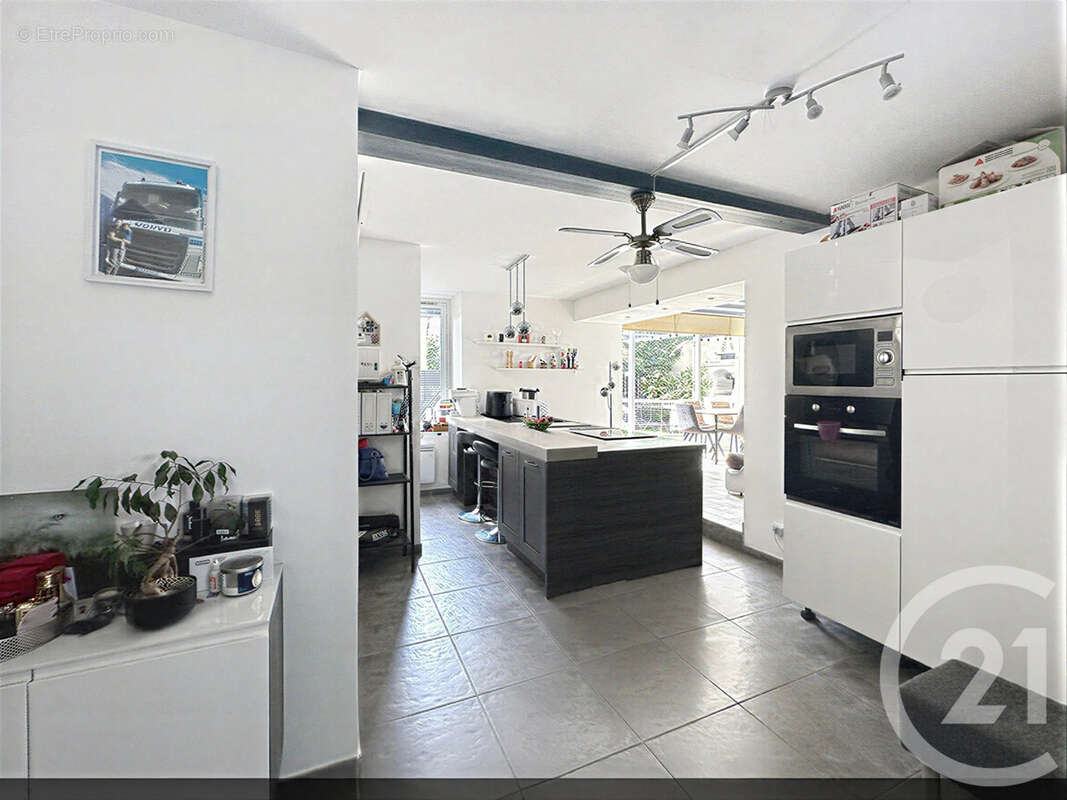 Appartement à BOUGE-CHAMBALUD