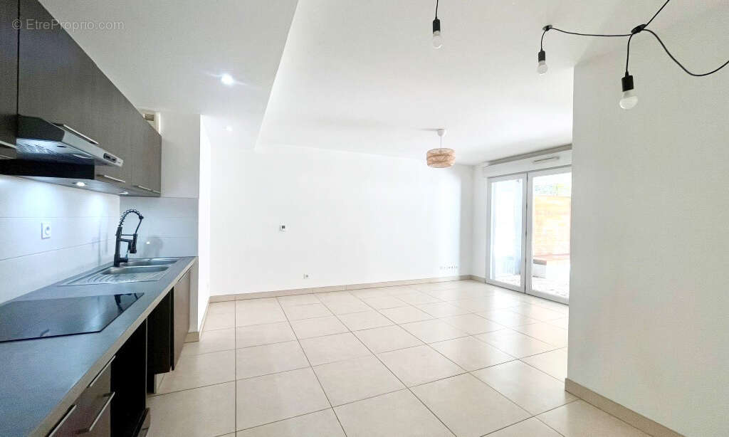 Appartement à MARSEILLE-4E