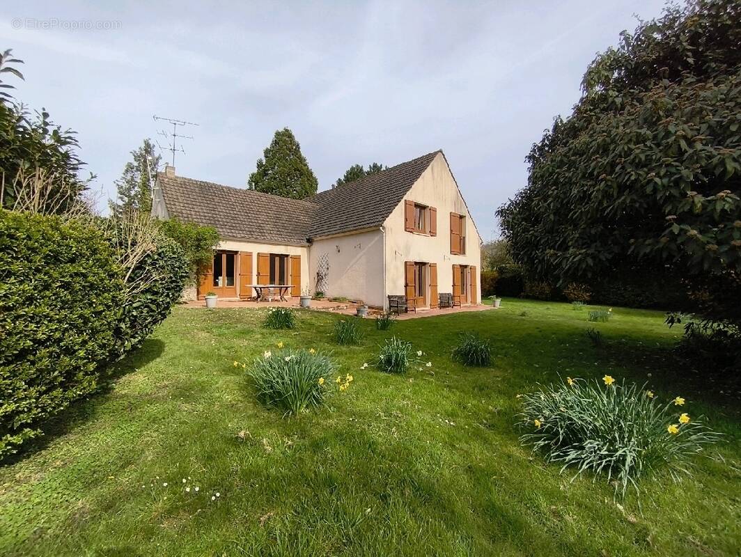 Maison à NESLES-LA-VALLEE