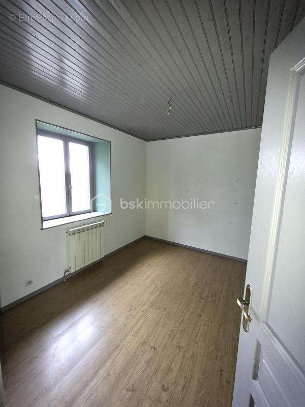 Maison à MARSAC-EN-LIVRADOIS