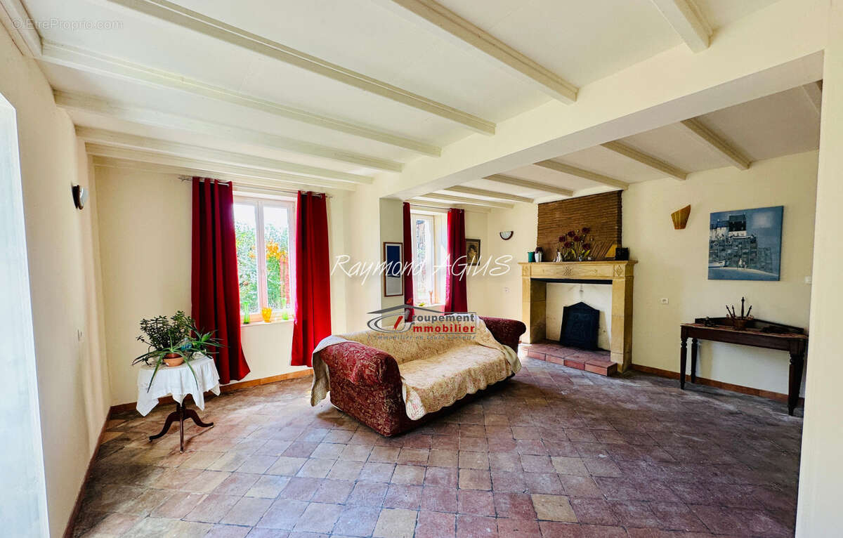 Charmant maison traditionnel en pierre de plain pied avec 2 chambres, 3 grandes granges et 1,7 ha de terrain e - photo 7