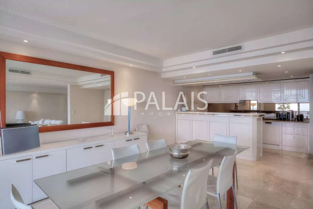 Appartement à SAINT-LAURENT-DU-VAR