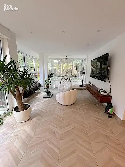 Appartement de standing en rez de jardin dans une résidence arborée avec piscine et gardien - photo 3
