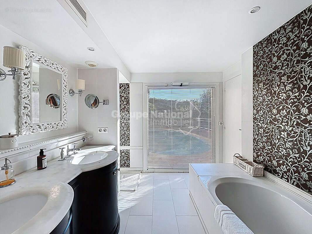 Maison à MANDELIEU-LA-NAPOULE