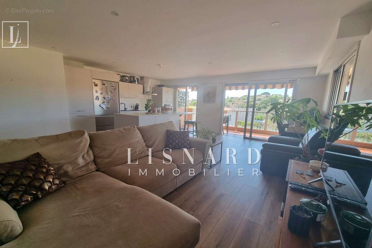 Appartement à VALLAURIS
