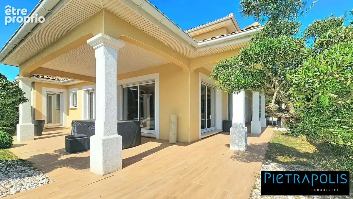 Maison 176 m² à Saint-Bonnet-De-Mure  - photo 9